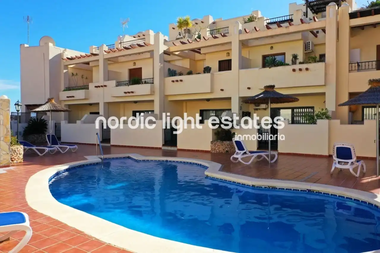 Vista exterior de Casa o chalet en venta en Nerja con Terraza, Piscina y Amueblado