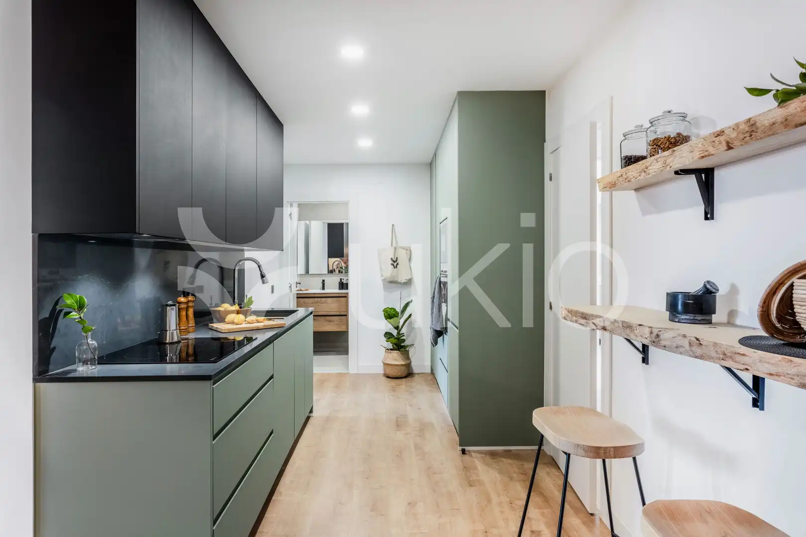Cuina de Apartament de lloguer en Madrid amb Aire condicionat, Calefacció i Moblat