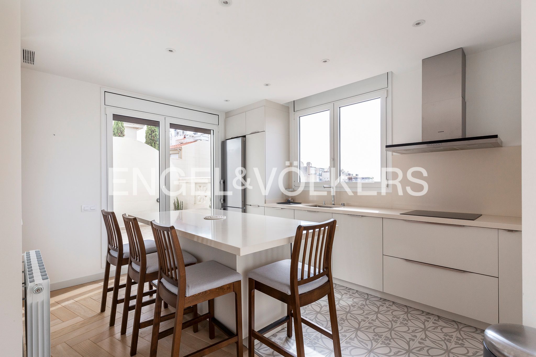 Cuina de Àtic de lloguer en  Barcelona Capital amb Aire condicionat, Calefacció i Parquet