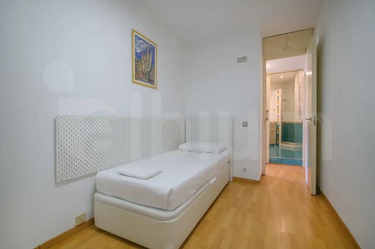Schlafzimmer von Wohnung zum Verkauf in Barcelona mit Klimaanlage, Parkett und Möbliert