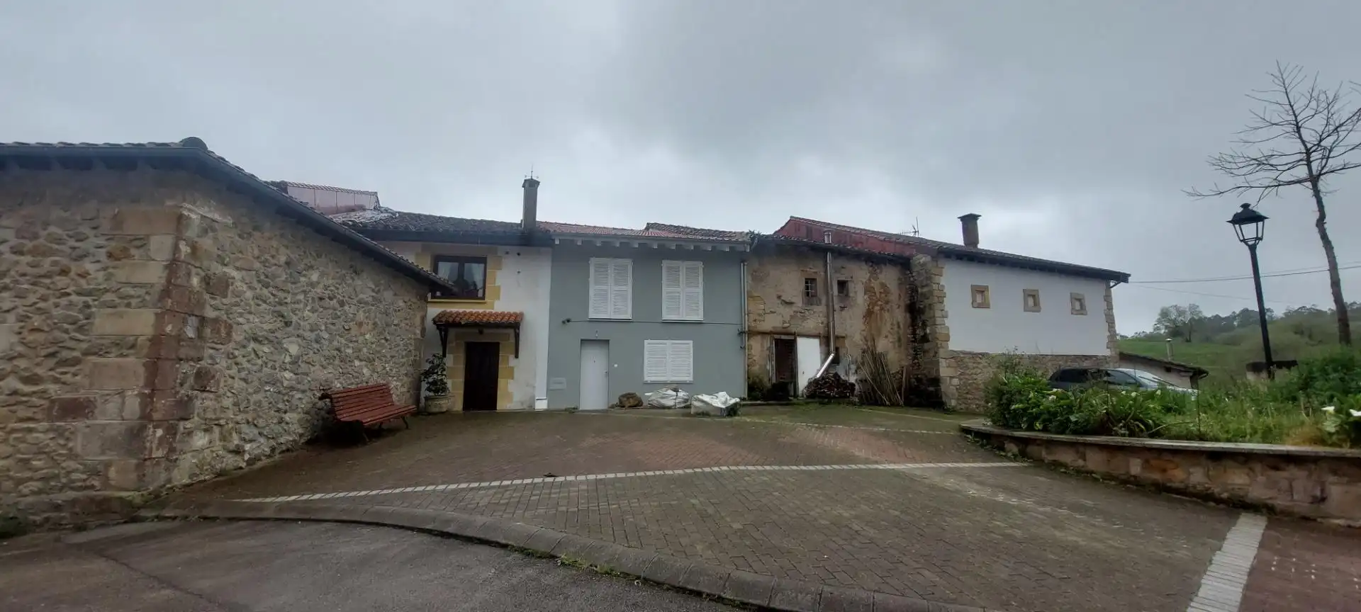 Vista exterior de Casa adosada en venda en Udías