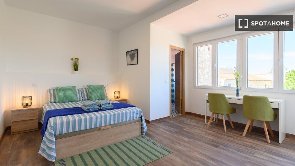 Habitación de Piso de alquiler en  Madrid Capital con Aire acondicionado, Calefacción y Amueblado