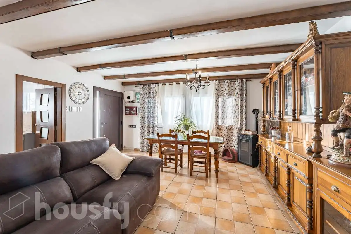 Sala d'estar de Casa o xalet en venda en Abrera, Barcelona