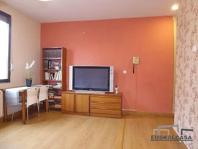 Sala d'estar de Pis en venda en Bilbao  amb Calefacció i Parquet