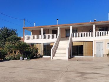 Villa mit Pool zum Verkauf in Novelda
