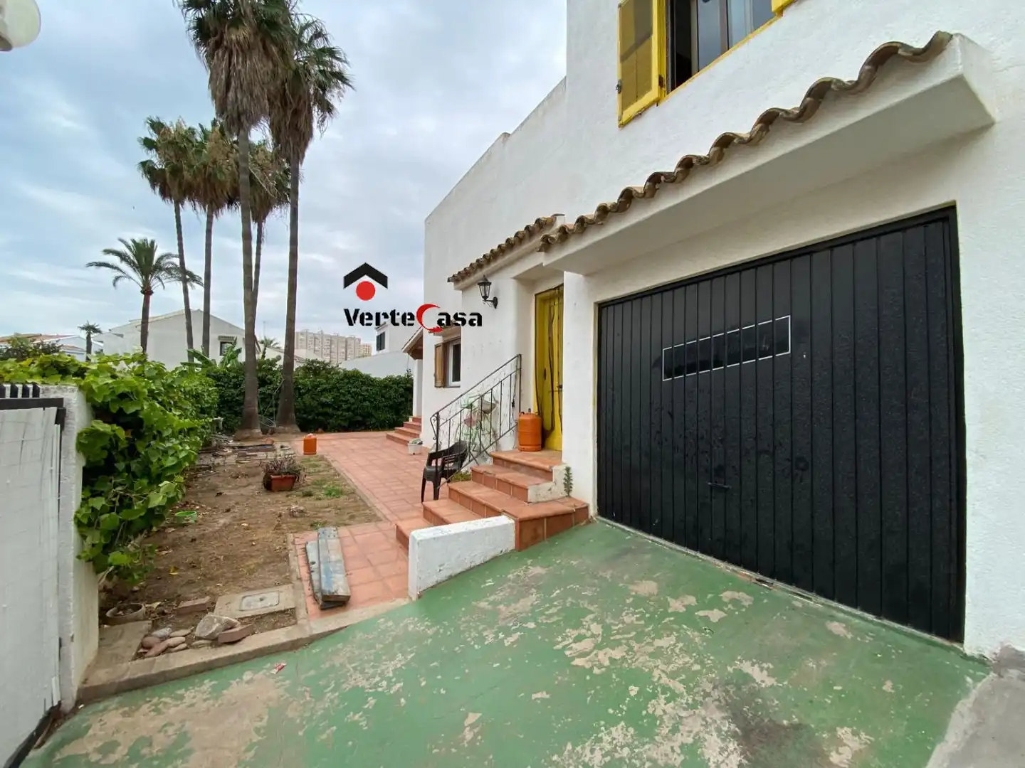 Vista exterior de Casa o xalet en venda en El Puig de Santa Maria amb Terrassa, Traster i Piscina comunitària