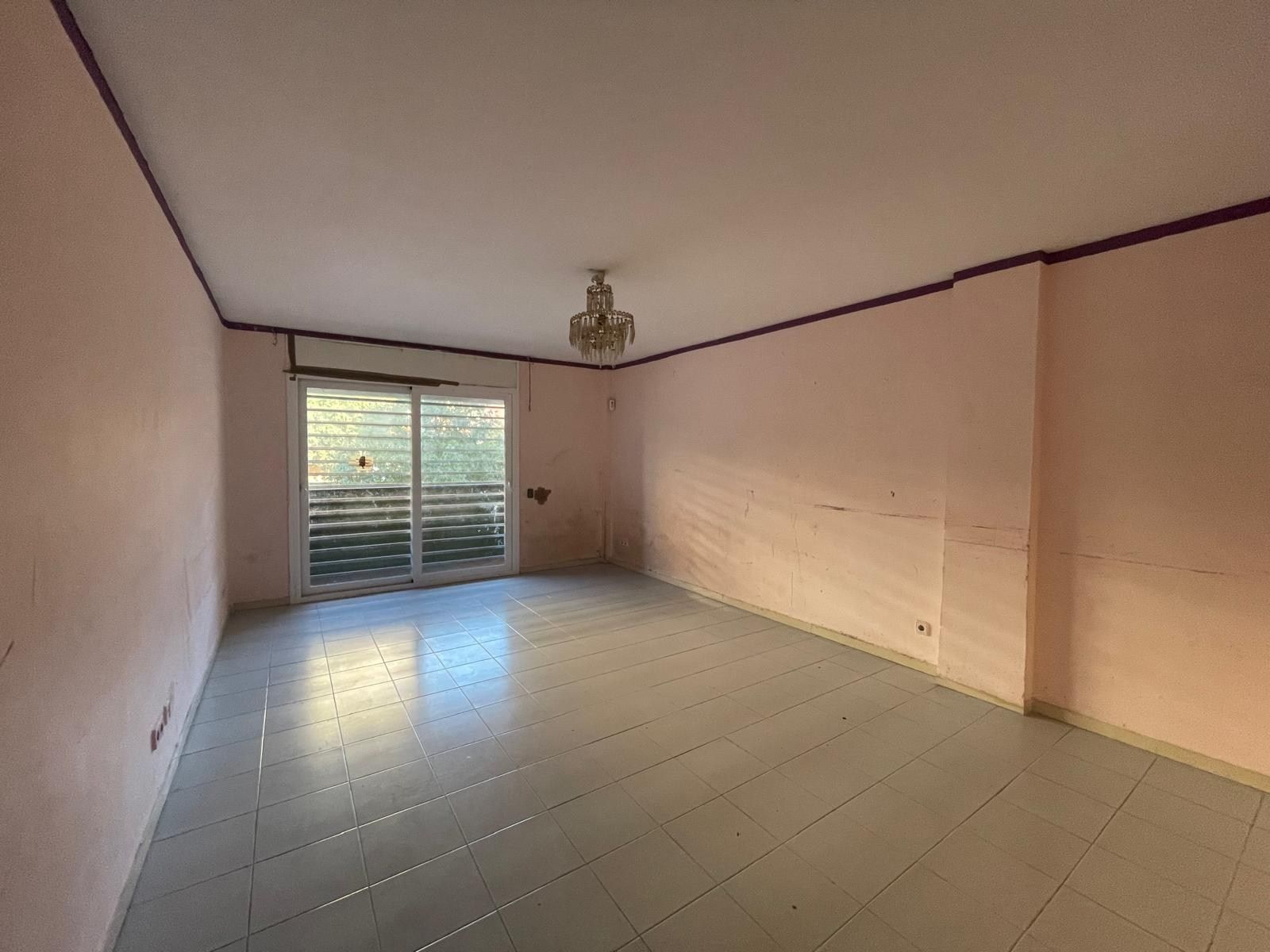 Flat for sale in Salt  with Balcony