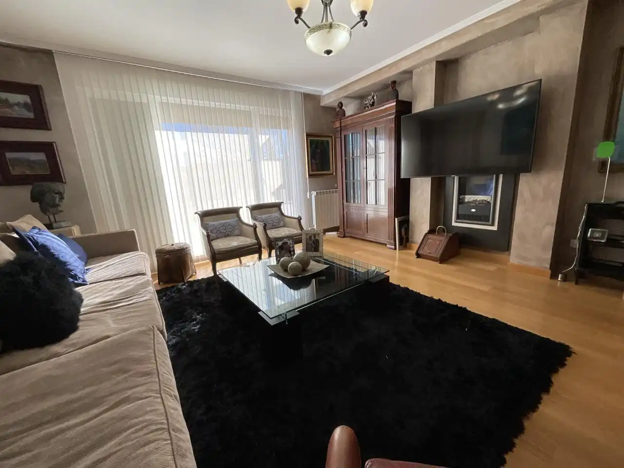 Sala d'estar de Casa adosada en venda en Cirueña amb Calefacció, Jardí privat i Parquet