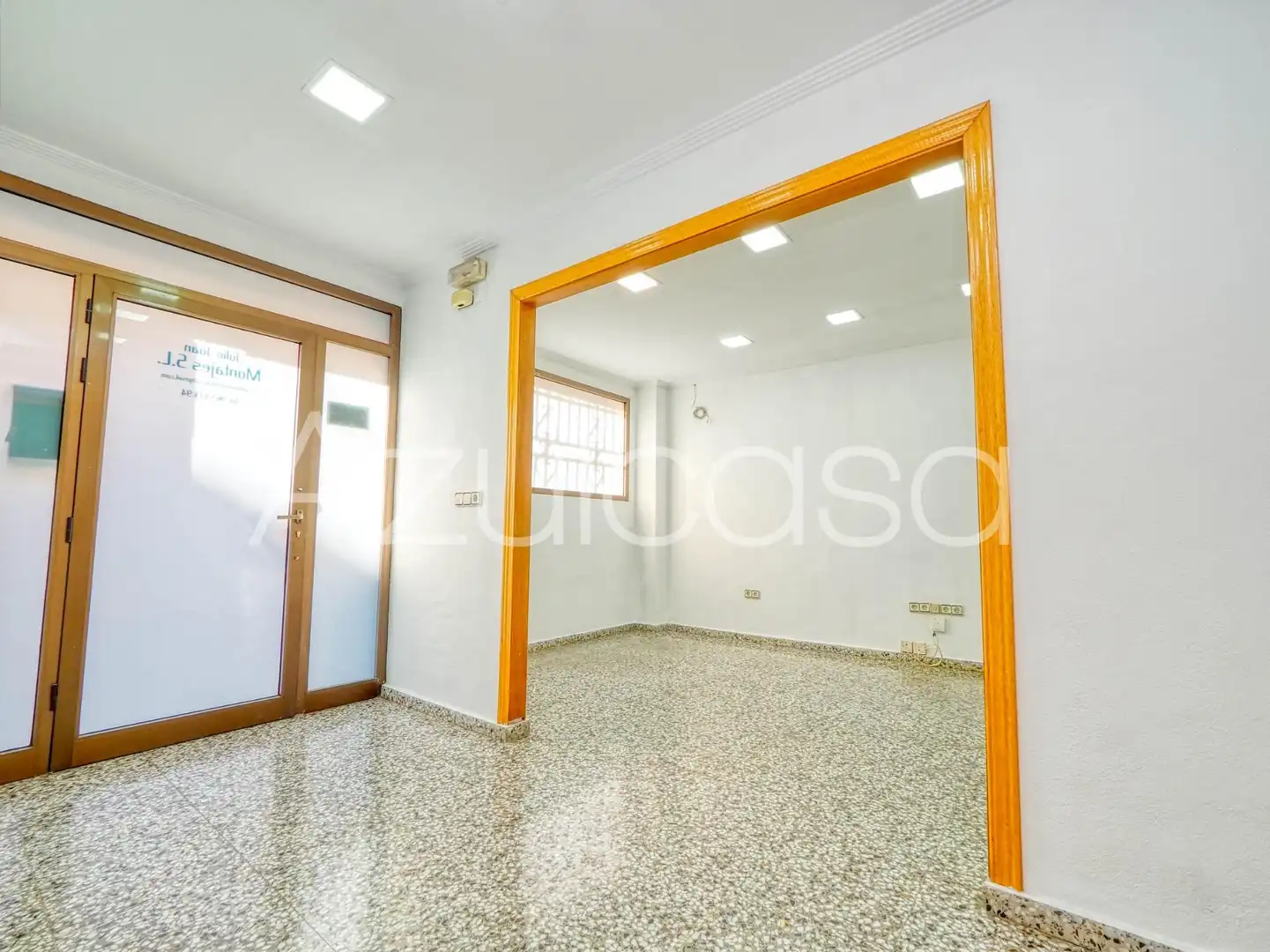 Commercial properties for sale in Alicante / Alacant  with Air Conditioner