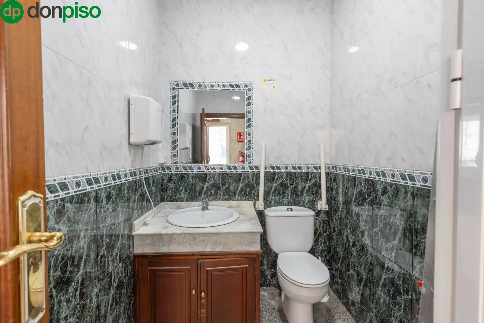 Bathroom of Commercial properties for sale in Fuente Vaqueros