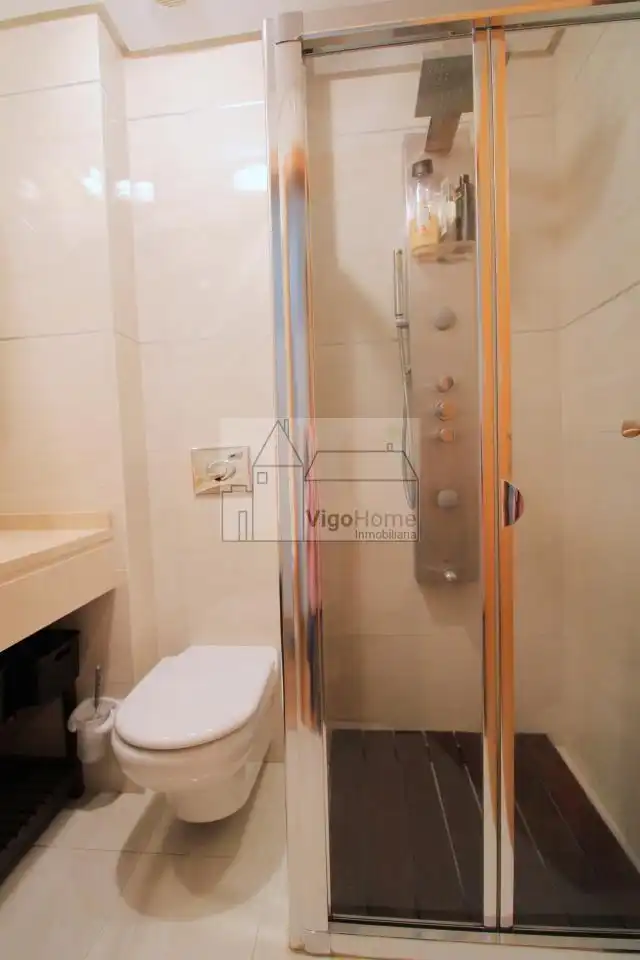 Bathroom of Flat for rent in Vigo   with Heating, Swimming Pool and Furnished