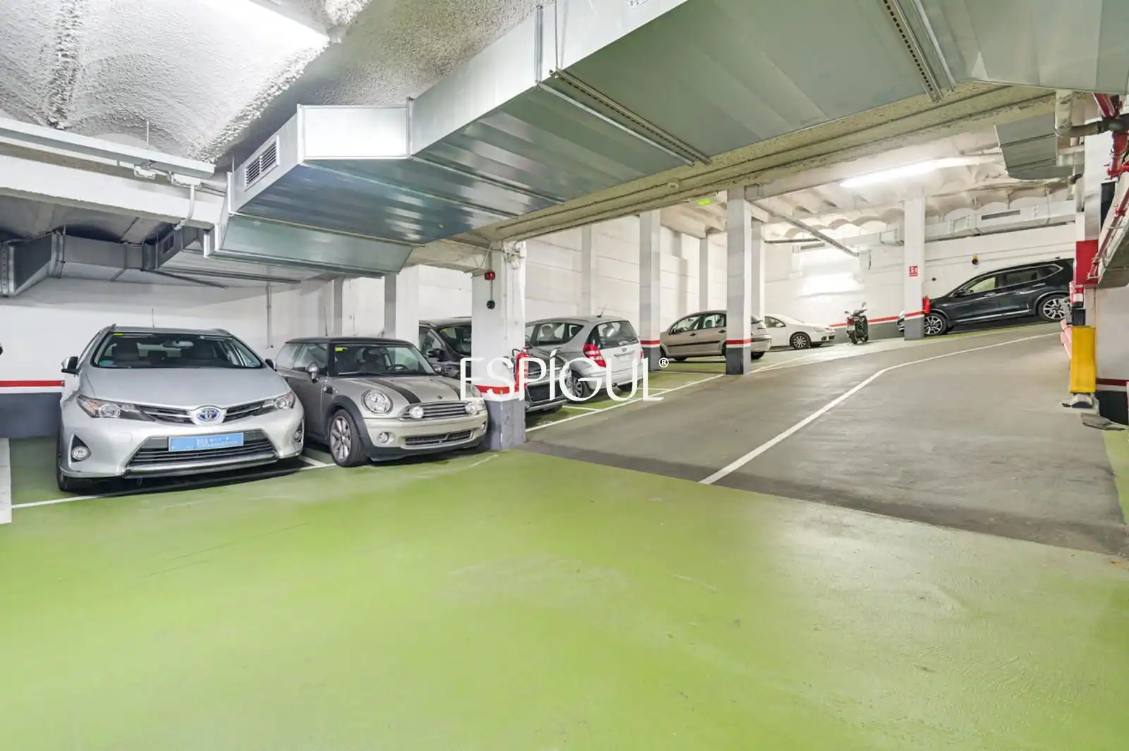 Parking de Piso en venta en Barcelona con Calefacción, Parquet y Terraza