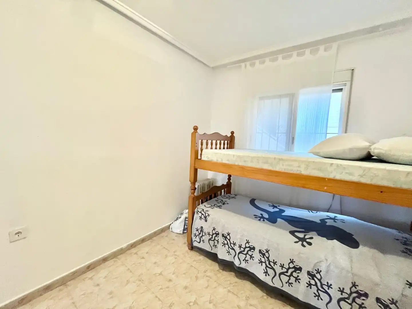 Habitación de Planta baja de alquiler en Torrevieja con Calefacción, Piscina y Amueblado