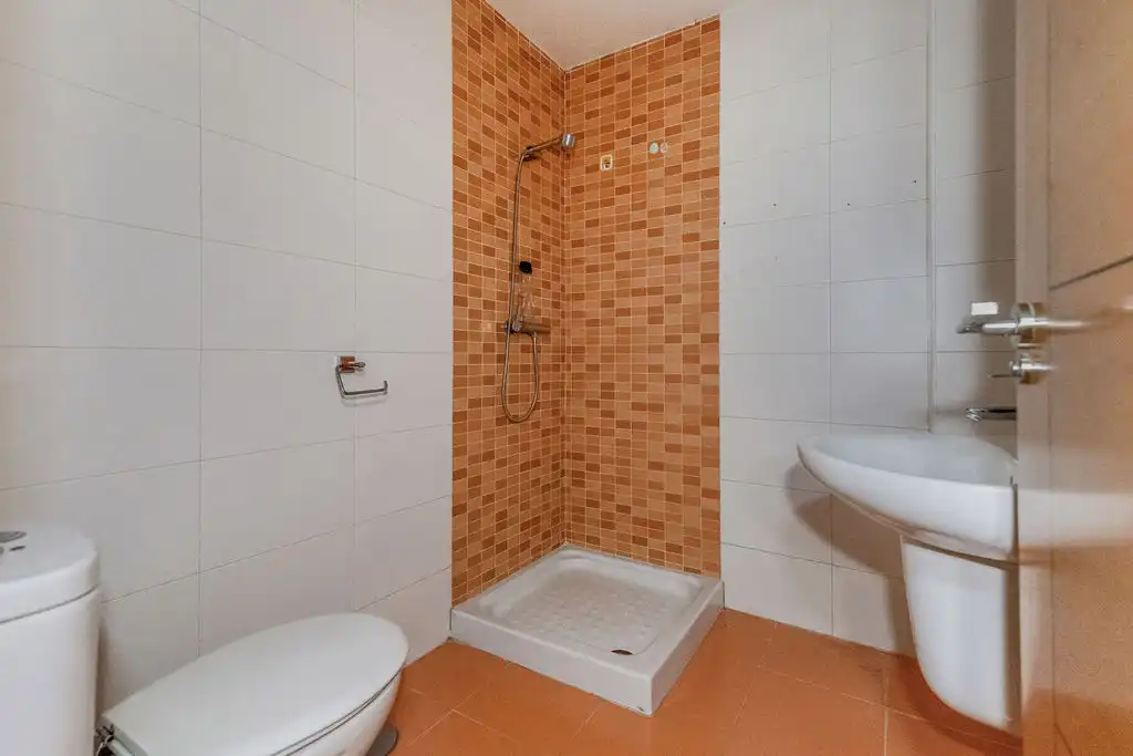 Baño de Casa adosada en venta en La Hiniesta  con Calefacción y Terraza