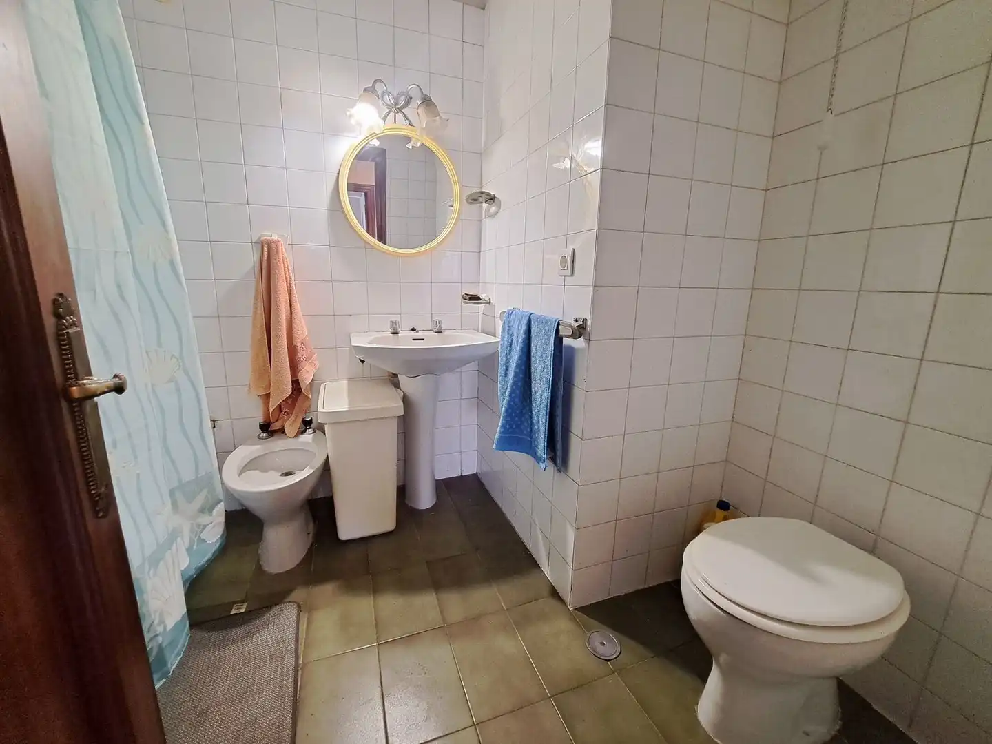Bany de Pis en venda en Gijón  amb Piscina