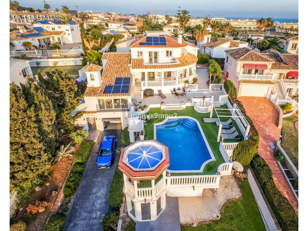 Vista exterior de Casa o xalet en venda en Mijas amb Aire condicionat, Calefacció i Jardí privat