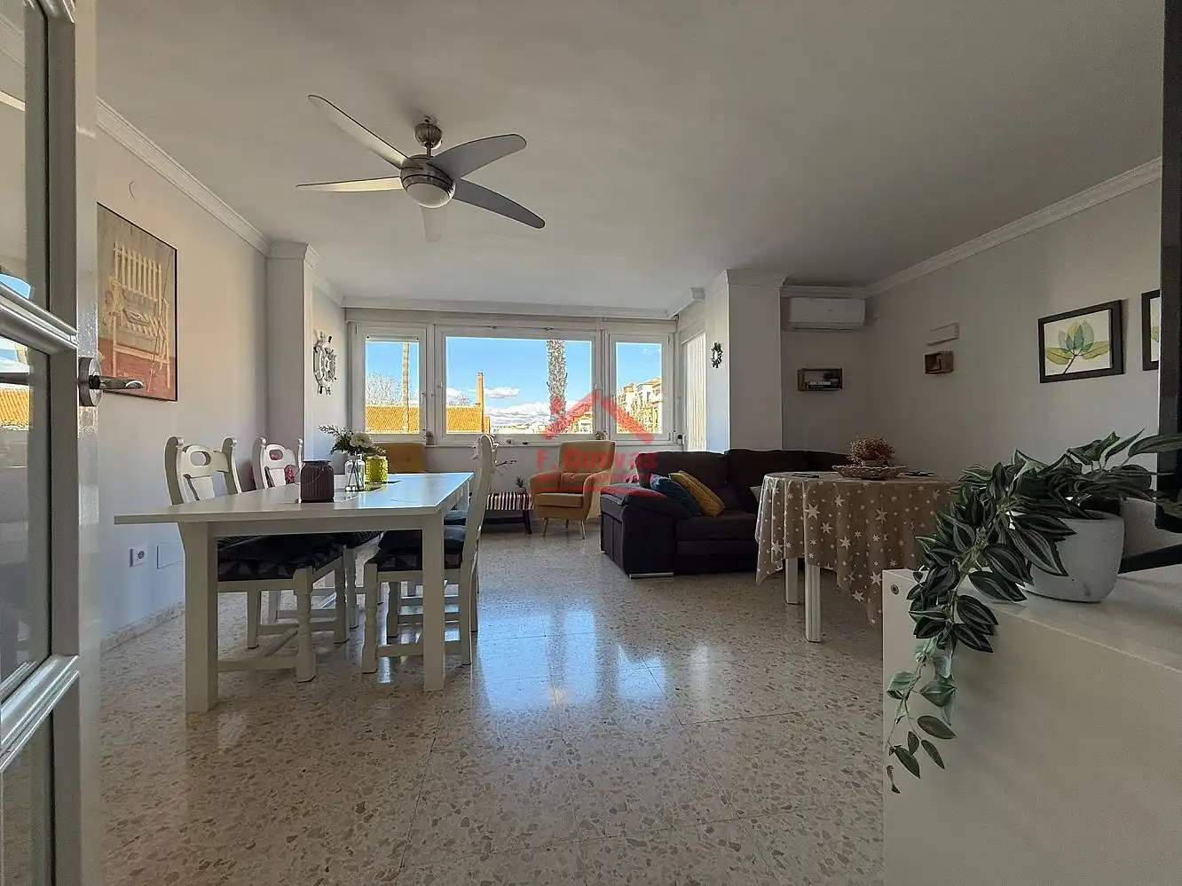 Wohnzimmer von Maisonette zum Verkauf in Vélez-Málaga mit Klimaanlage, Heizung und Terrasse