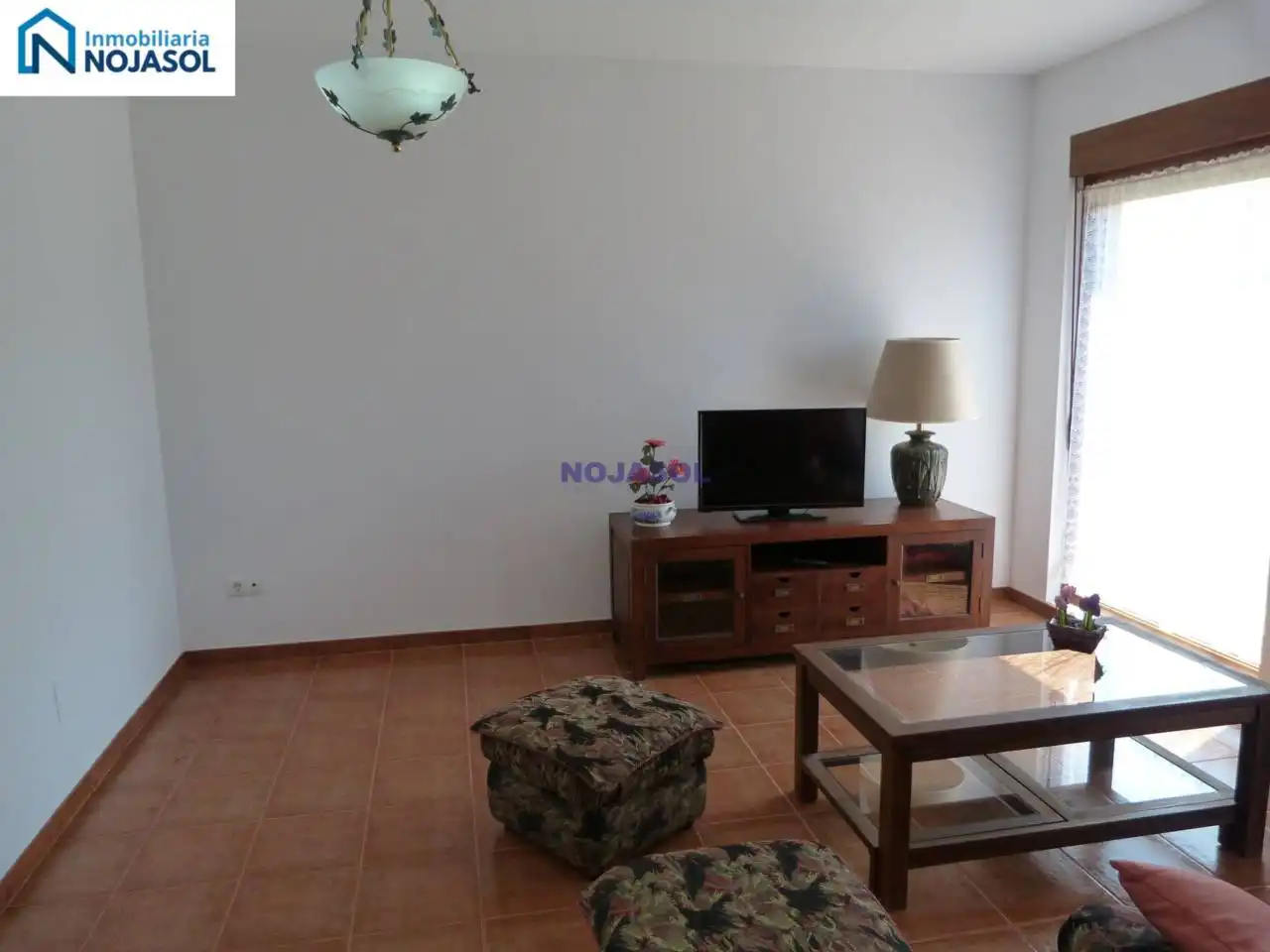 Wohnzimmer von Einfamilien-Reihenhaus zum Verkauf in Bareyo mit Heizung, Terrasse und Möbliert