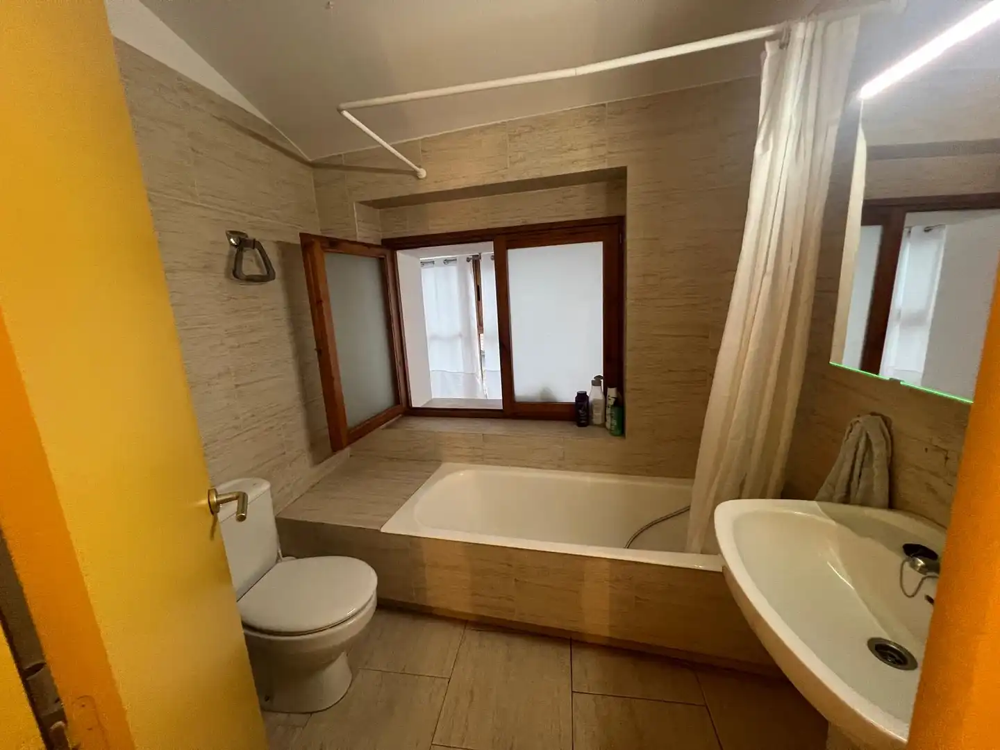 Bathroom of Duplexes for rent in Camprodon, Girona
