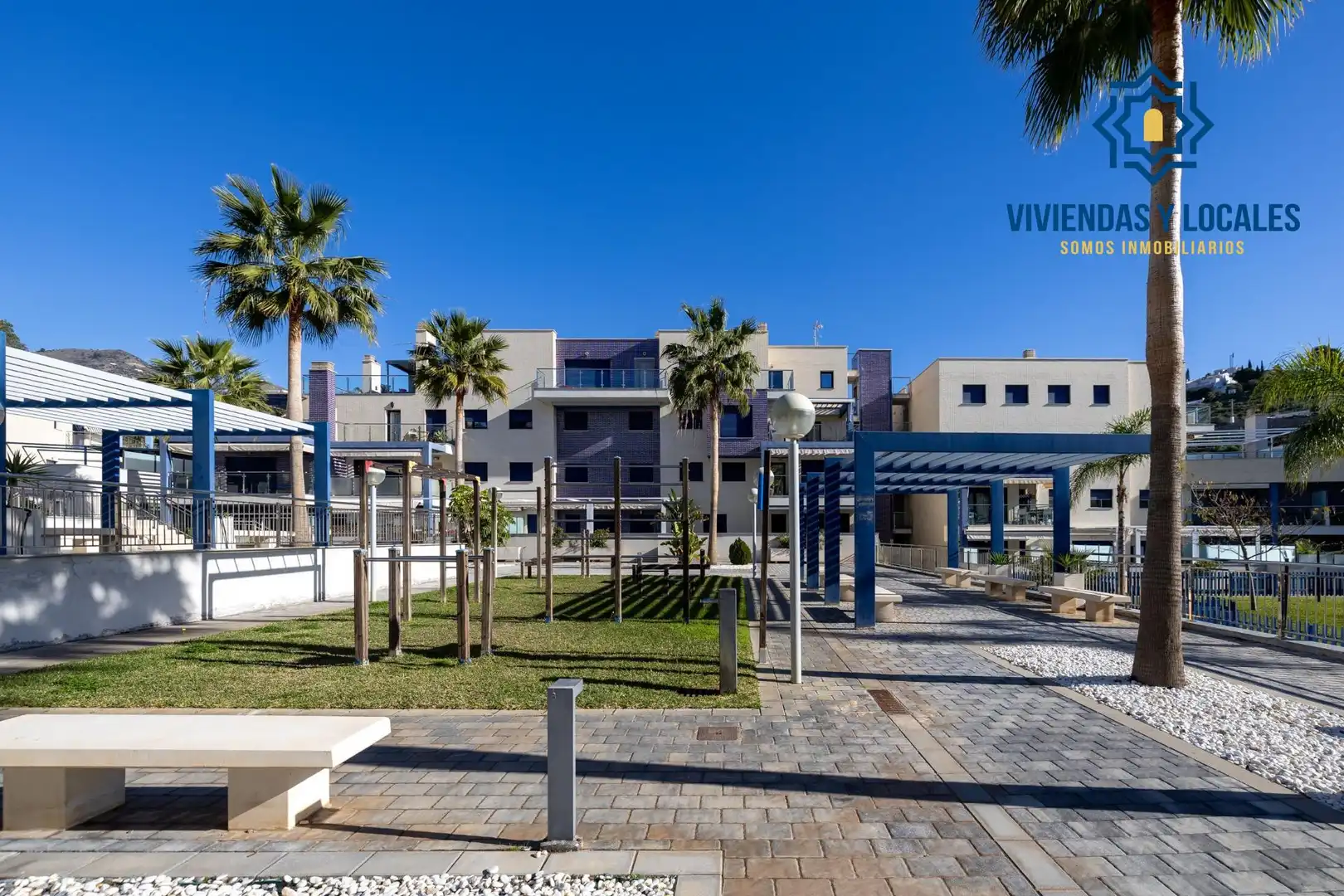 Vista exterior de Piso en venta en Almuñécar con Aire acondicionado, Jardín privado y Terraza