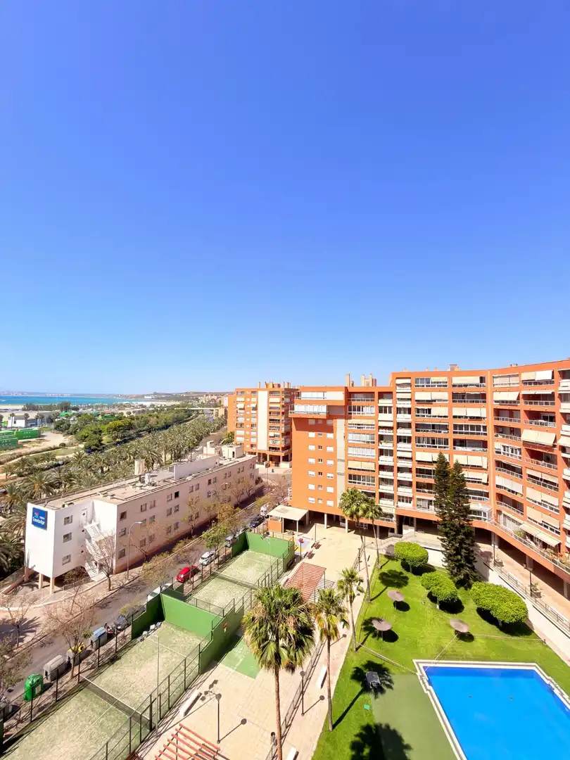 Vista exterior de Pis de lloguer en Alicante / Alacant amb Calefacció, Jardí privat i Terrassa