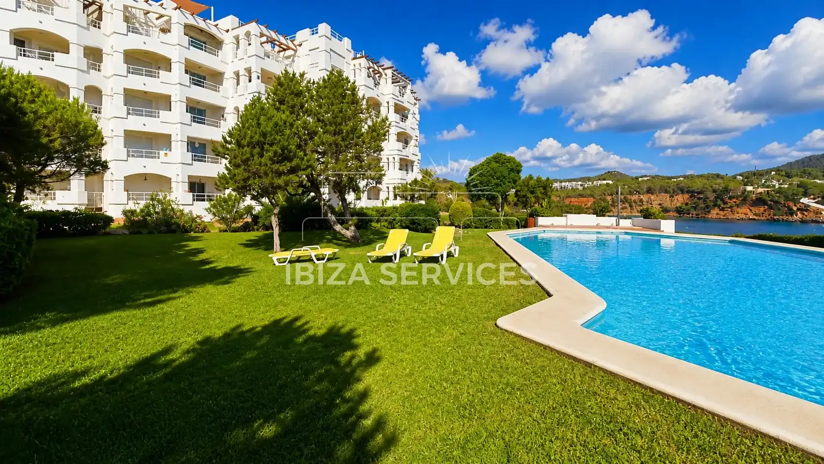 Jardín de Piso de alquiler en Santa Eulària des Riu con Aire acondicionado, Jardín privado y Piscina