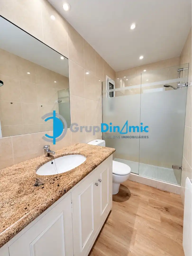 Bathroom of Flat for sale in El Pedró