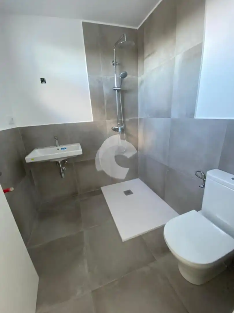 Bany de Casa o xalet en venda en Carballo amb Jardí privat