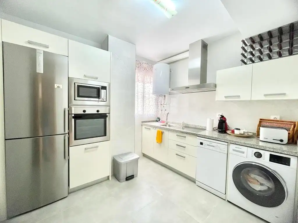 Cocina de Piso de alquiler en Granada con Aire acondicionado, Calefacción y Amueblado