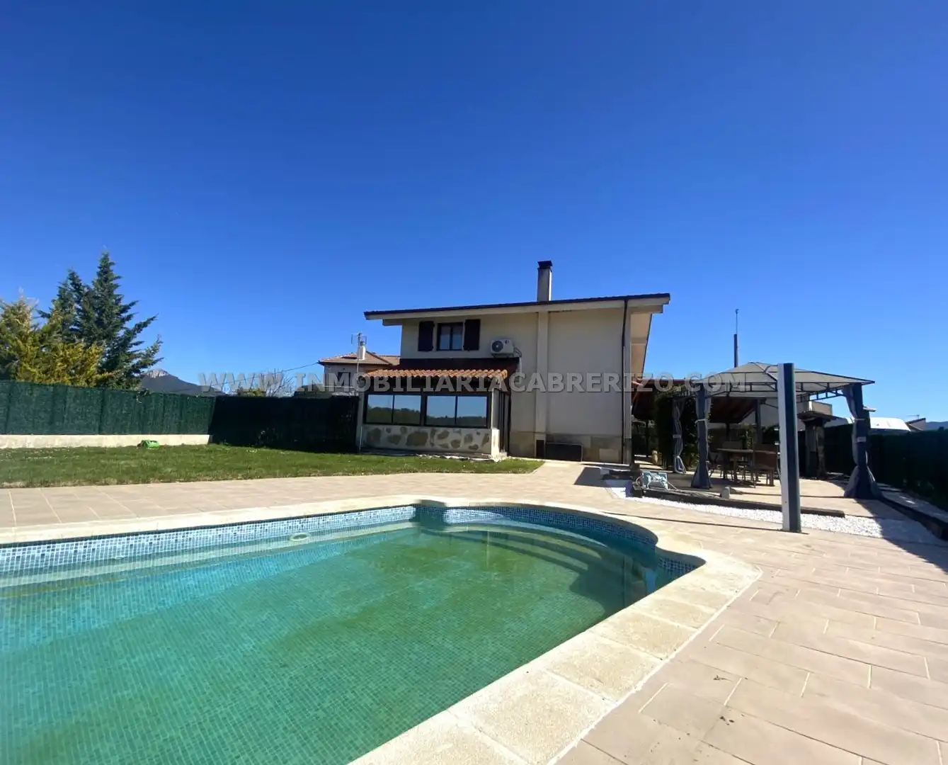Vista exterior de Casa o chalet en venta en Olóriz / Oloritz con Aire acondicionado, Calefacción y Jardín privado