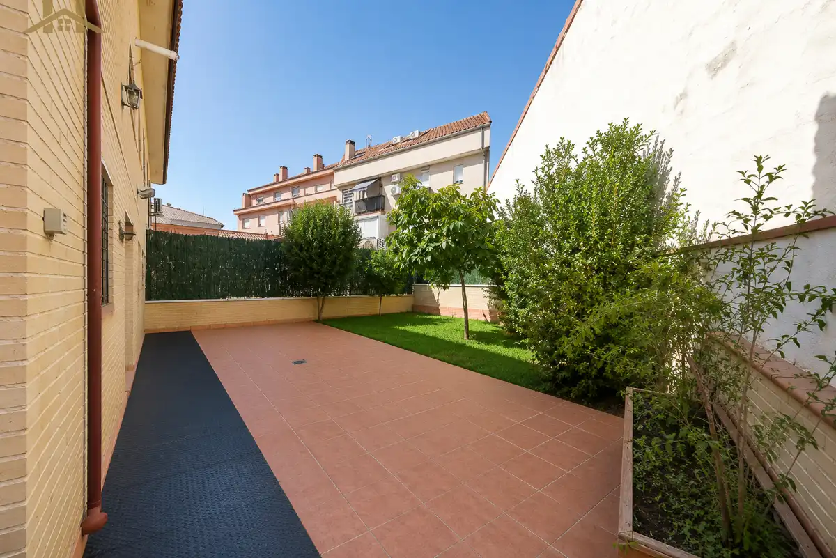 Terrasse von Erdgeschoss zum Verkauf in Seseña mit Heizung und Privatgarten