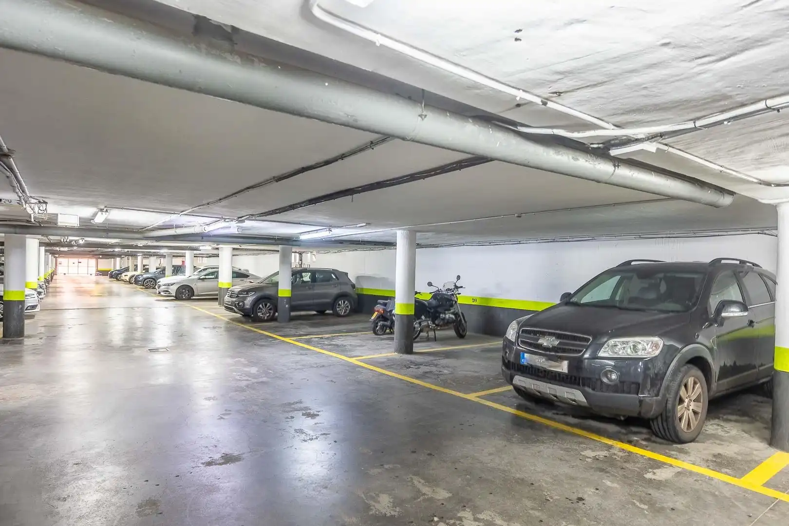 Parking of Houses for sale in Sevilla  with Air Conditioner, Private garden and Storage room