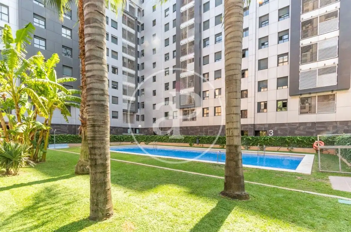 Piscina de Pis en venda en Valencia amb Aire condicionat, Calefacció i Jardí privat