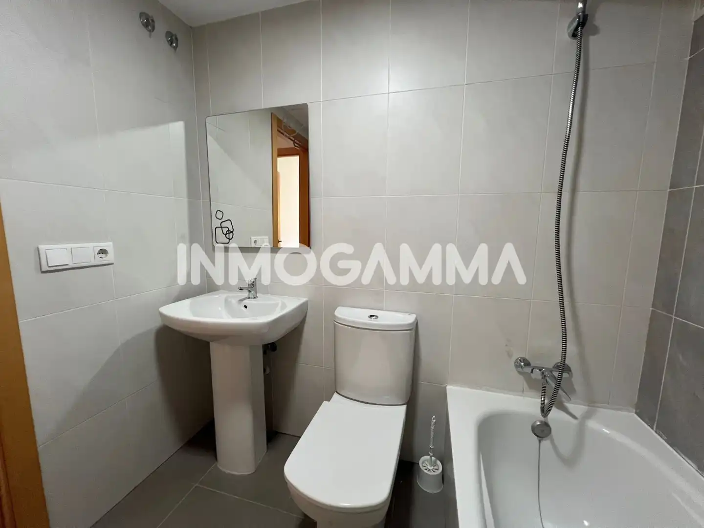 Bathroom of Apartments for rent in Favara  with Storage room