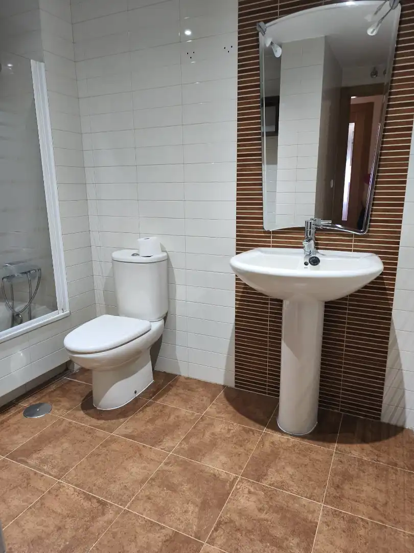 Baño de Piso de alquiler en Cuenca con Aire acondicionado, Calefacción y Parquet
