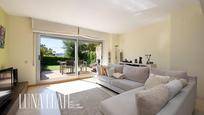 Sala d'estar de Planta baixa en venda en Sitges amb Aire condicionat, Calefacció i Jardí privat