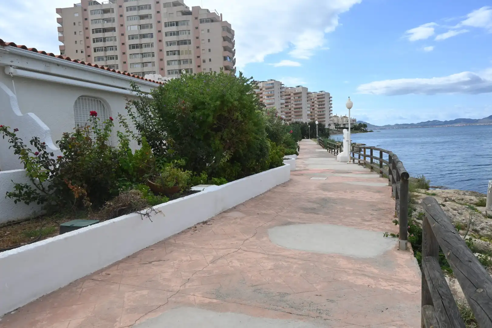 Vista exterior de Apartament en venda en La Manga del Mar Menor amb Terrassa i Rentadora