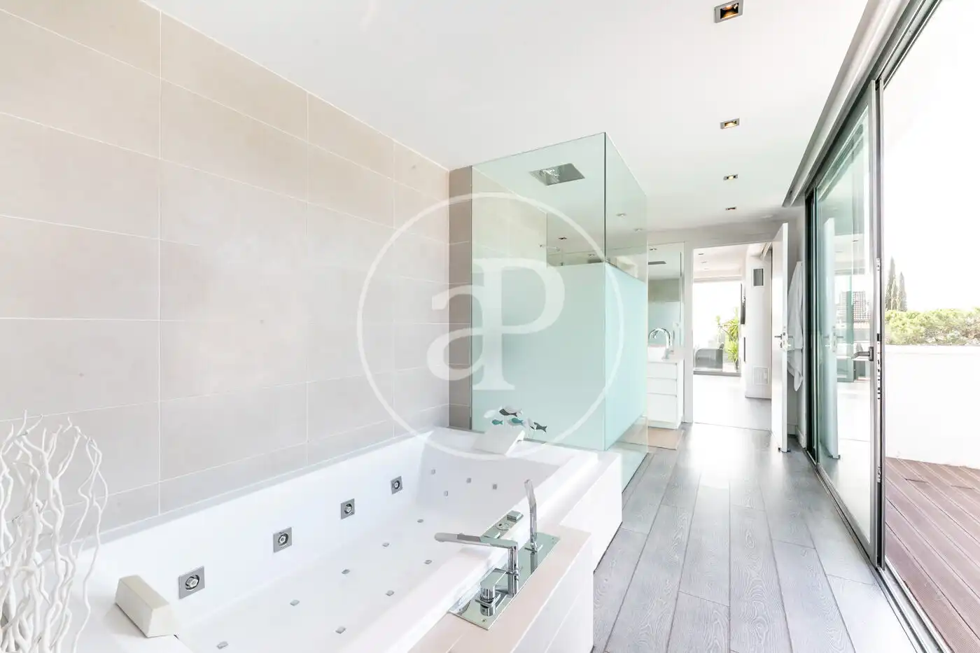 Bathroom of Houses for rent in Barcelona  with Air Conditioner, Heating and Private garden