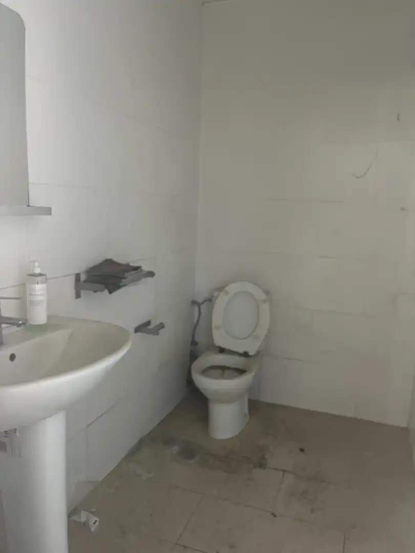 Badezimmer von Fabrikhallen zur Miete in Fogars de la Selva mit Alarm