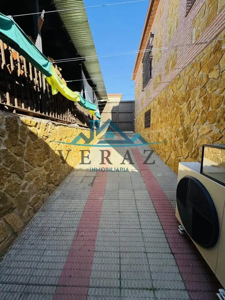 Vista exterior de Casa o chalet en venta en La Pueblanueva con Aire acondicionado, Calefacción y Jardín privado
