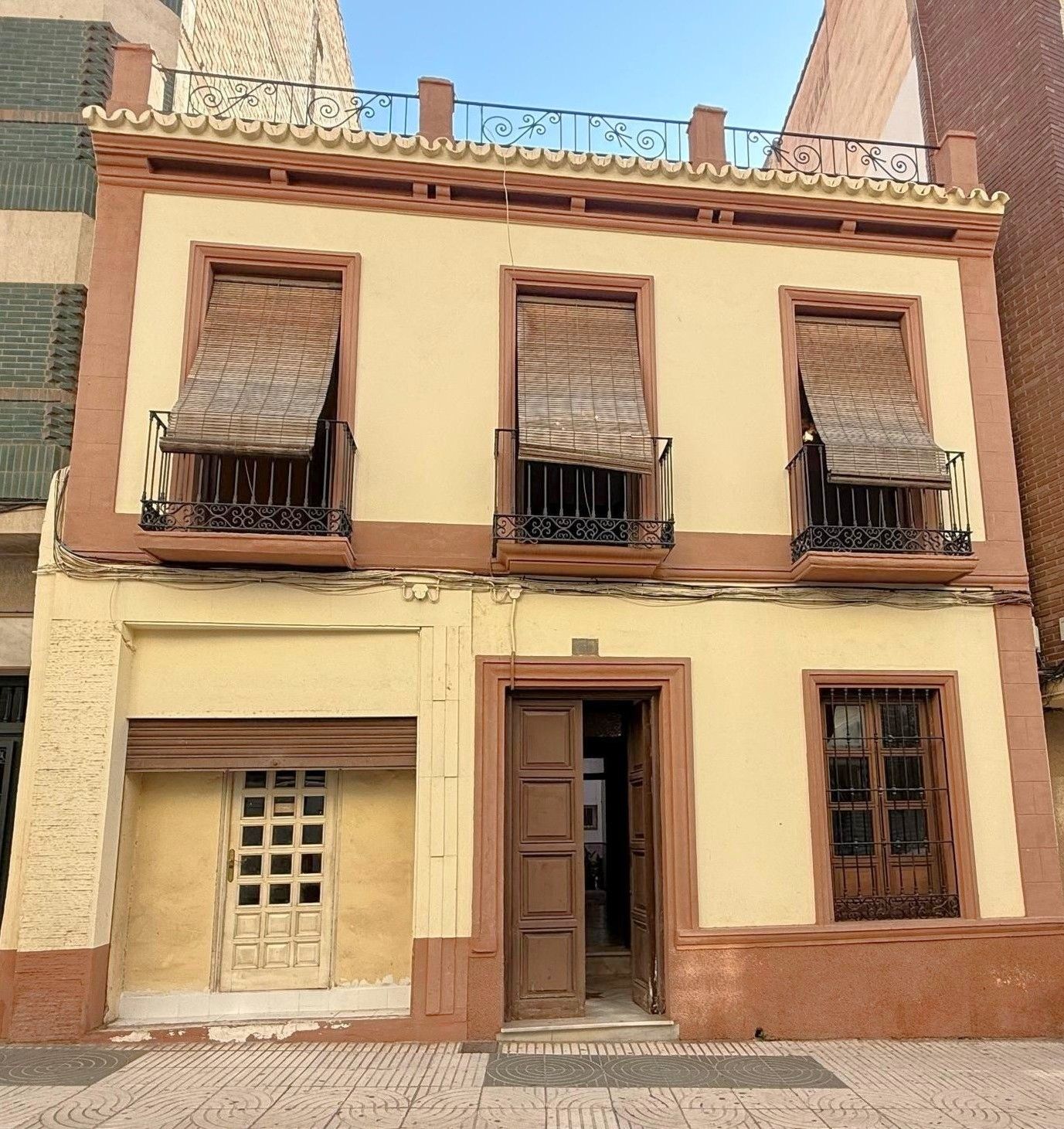 Vista exterior de Casa o xalet en venda en Motril amb Traster