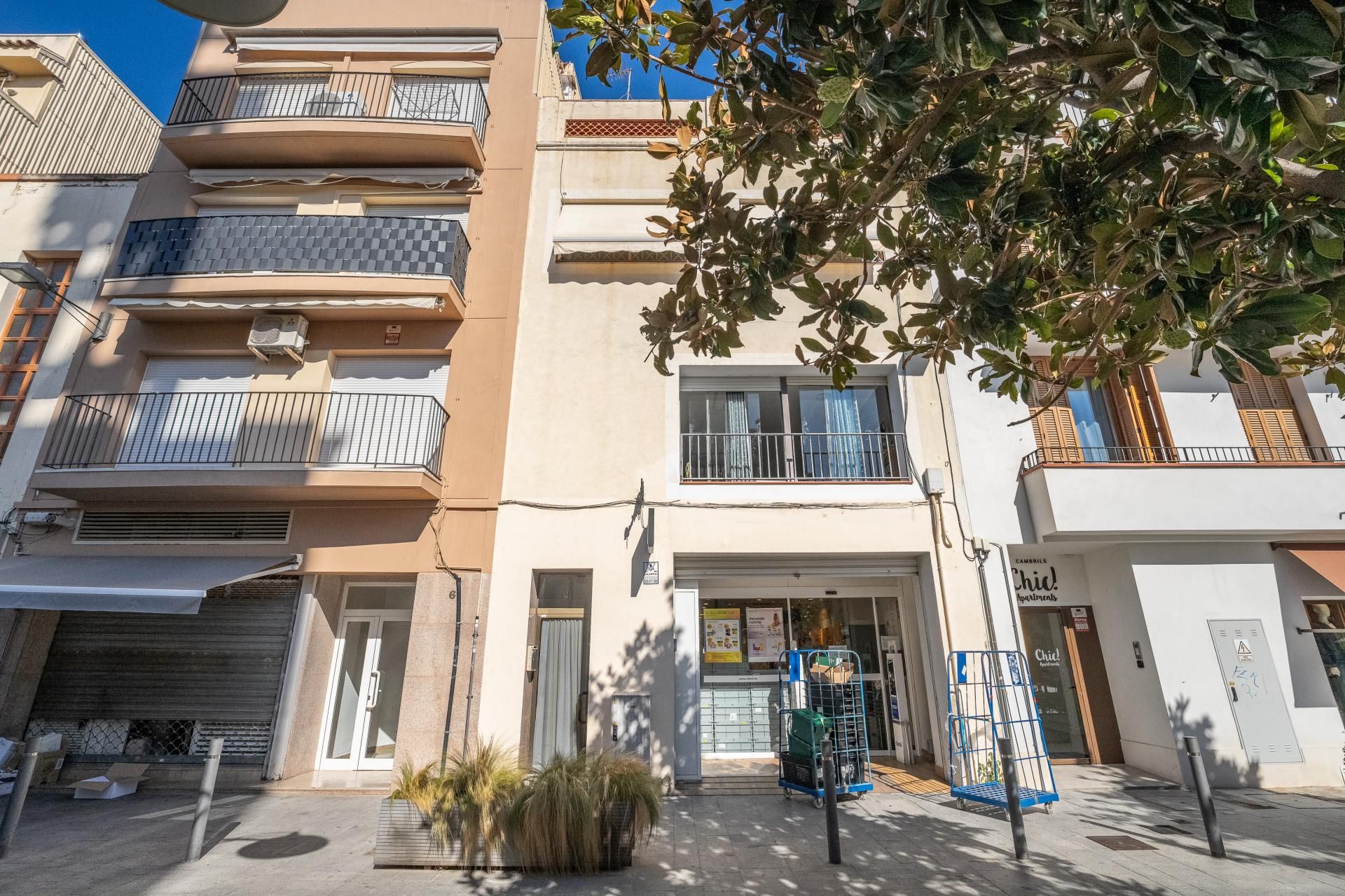 Vista exterior de Edifici en venda en Cambrils