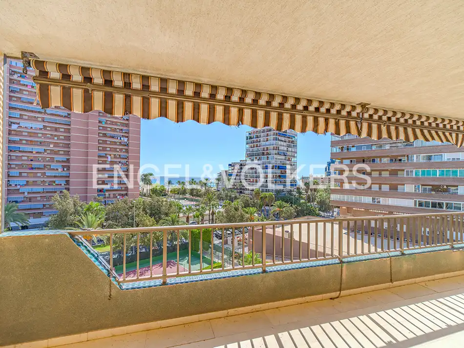 Vista exterior de Apartamento en venta en Alicante / Alacant con Calefacción y Terraza