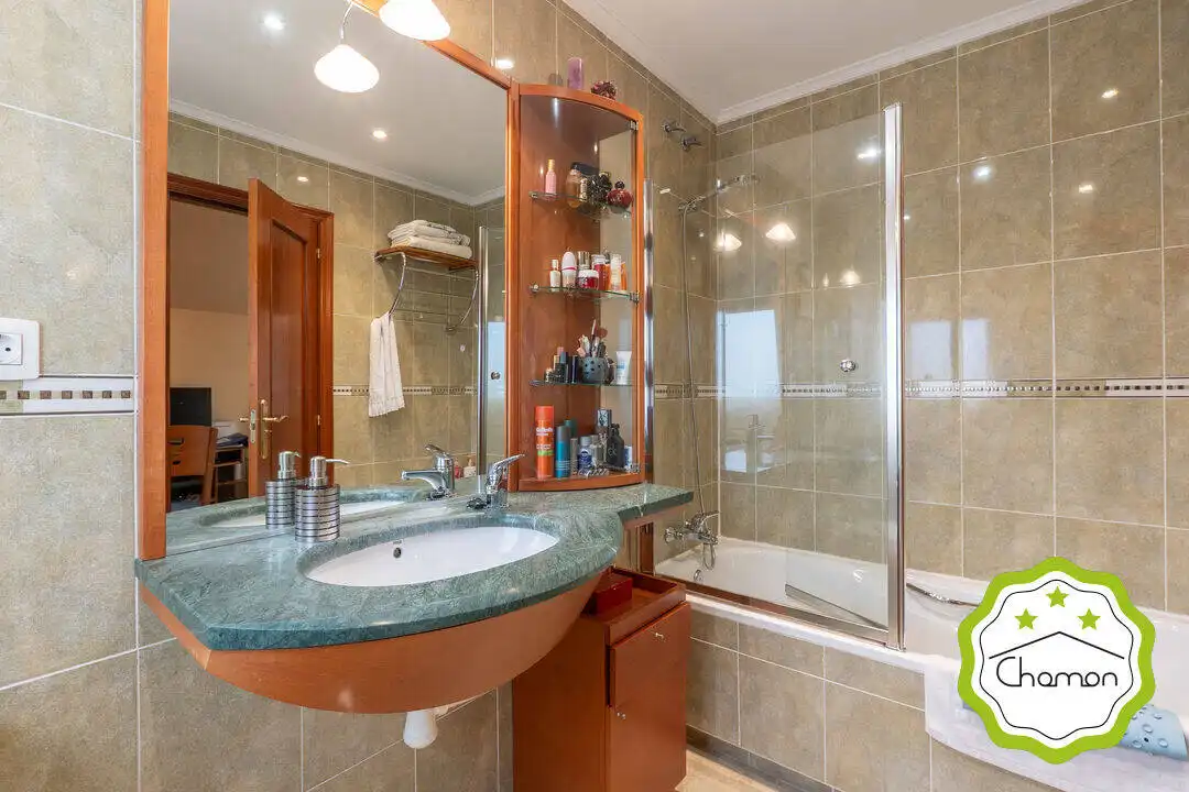 Bathroom of Houses for sale in Castro-Urdiales  with Heating and Furnished
