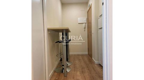 Apartamento en Eix comercial al lado de la Plaza Sant Joan para uso  DE DESPACHO., imatge 2