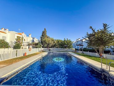 Haus mit Pool zum Verkauf in Marina de Casares