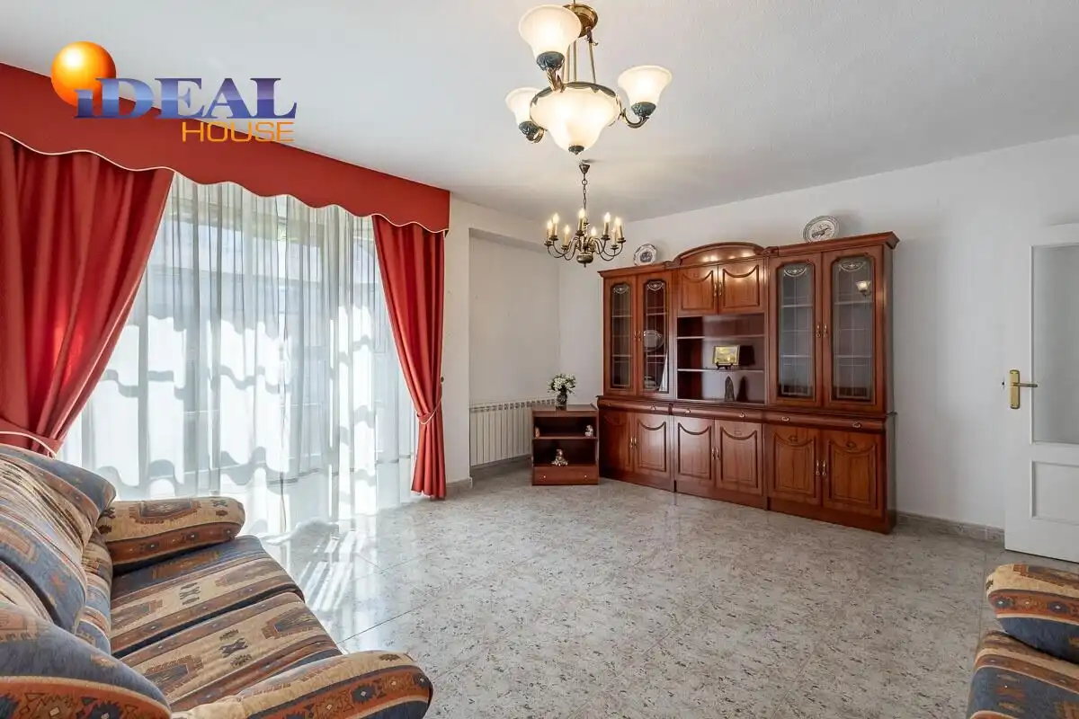 Living room of Flat for sale in Los Villares  with Furnished and Balcony