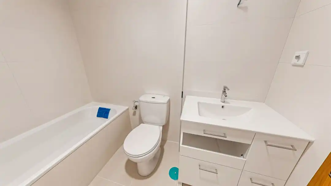 Baño de Piso de alquiler en Madrid con Aire acondicionado, Calefacción y Jardín privado