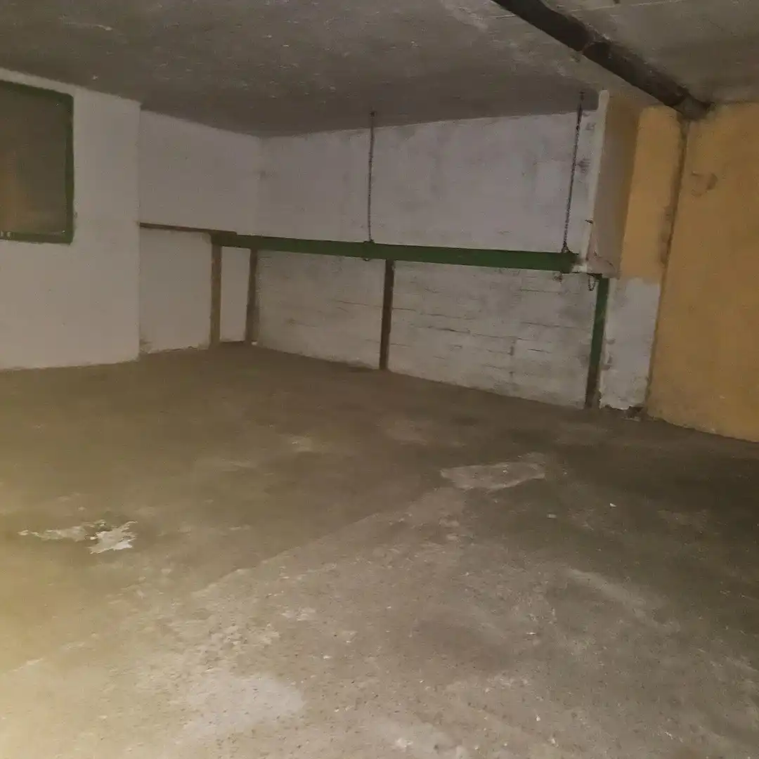 Garage zum Verkauf in Banyoles