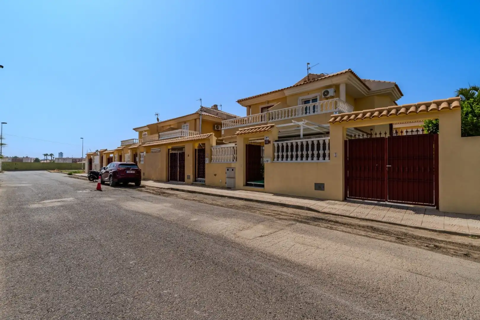 Vista exterior de Casa adosada en venda en Mazarrón amb Jardí privat, Terrassa i Balcó